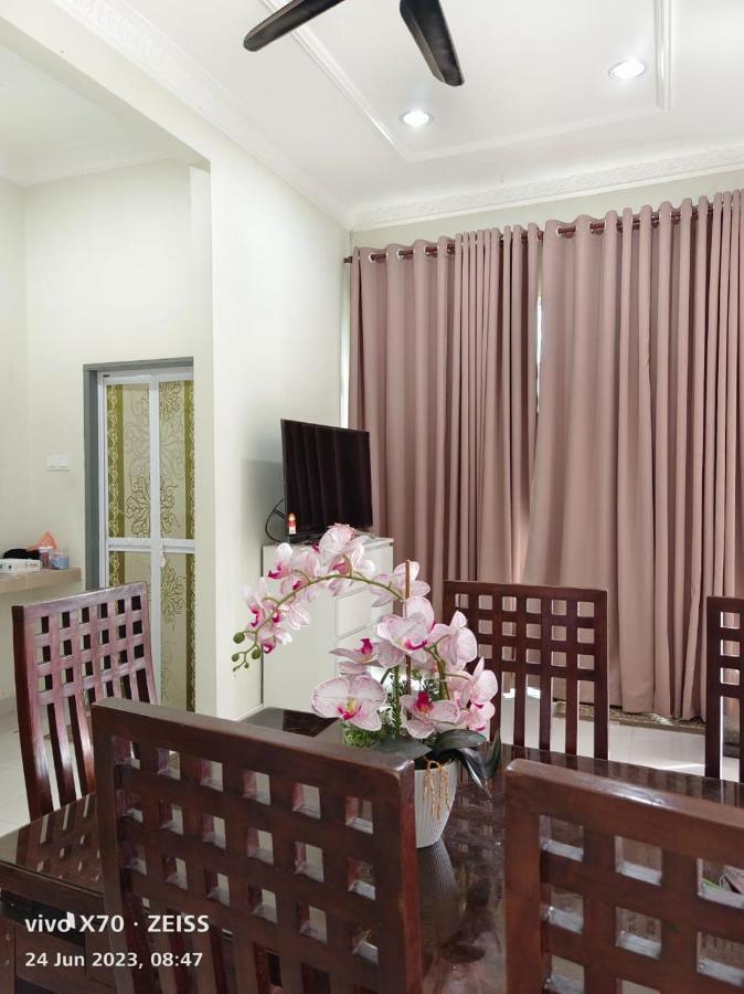 Homestay Yasmeen Marang Exterior photo